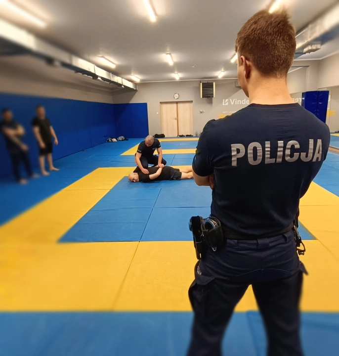 Szkolenie policjantów w Radomsku. Doskonalenie umiejętności interwencyjnych