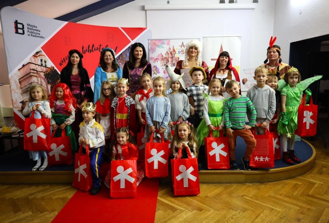 Przedszkolaki świętują Międzynarodowy Dzień Postaci z Bajek