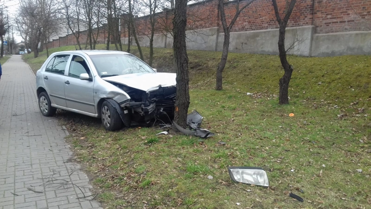 Zignorował znak stop. Wypadek z udziałem trzech aut na ul. Wyszyńskiego