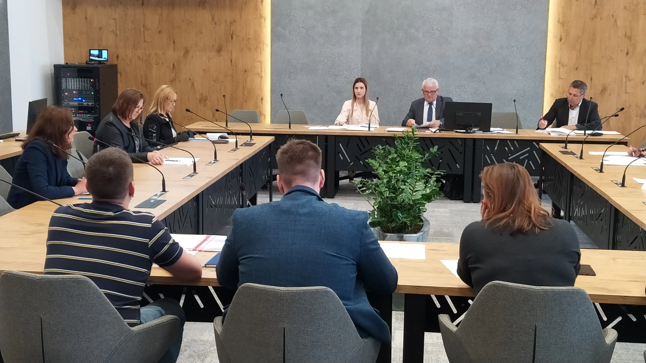 Radni domagają się zdalnej sesji Rady Miasta w Radomsku