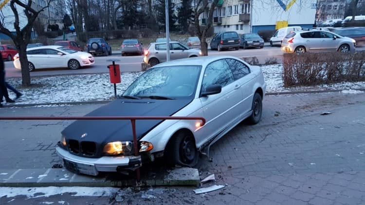 Kolizja BMW z renault na ul. Piastowskiej