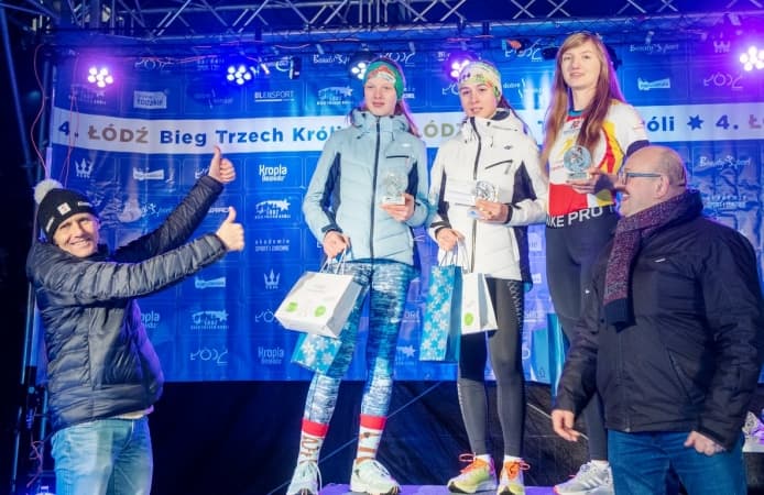 Marta Olczyk na podium 4. Biegu Trzech Króli w Łodzi