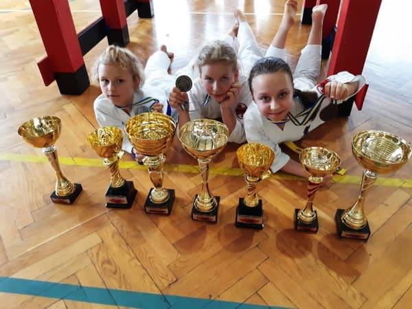 Medalowe zakończenie sezonu karateków z „Randori”