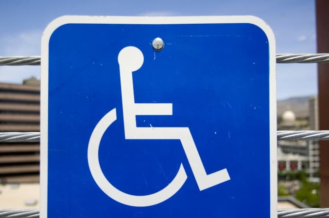 Nowe miejsca parkingowe dla niepełnosprawnych przy cmentarzach