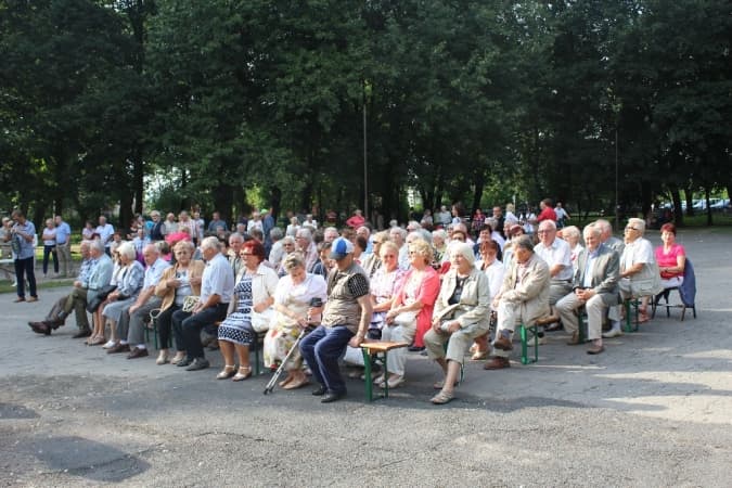 Patriotyczne pieśni w parku Świętojańskim