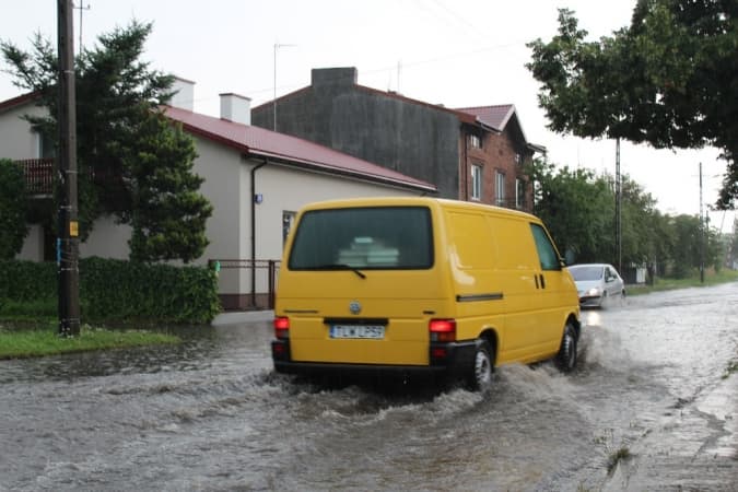 Powtórka z rozrywki, zalane domy i ulice w Radomsku