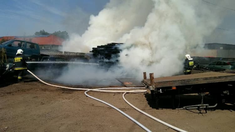 Pożar podkładów kolejowych w Kamieńsku