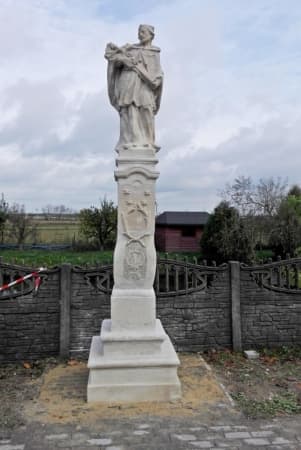Rzeźba Nepomucena po renowacji