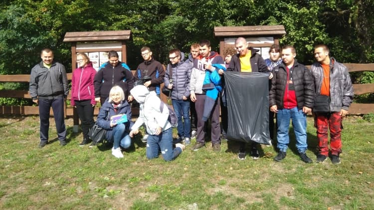 Urzędnicy ze starostwa w Radomsku w akcji „Sprzątanie Świata”