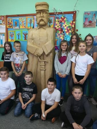 Wieli marszałek w szkole w Borzykowej
