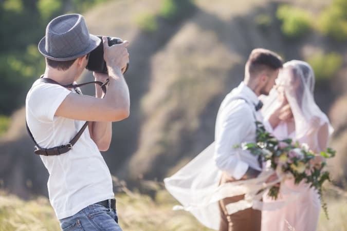 Wybór fotografa na wesele — sprawdź, jak się odnaleźć w masie ofert