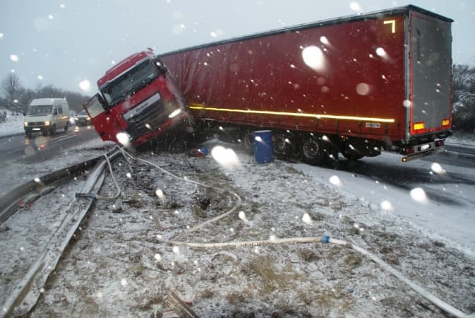Wypadek ciężarówki na DK1