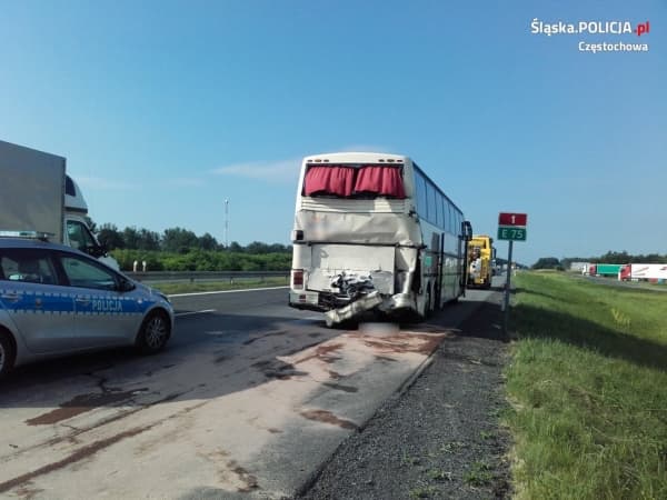 Wypadek z udziałem autobusu na DK1
