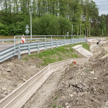 Budowa nowej drogi w  Bąkowej Górze na ostatniej prostej