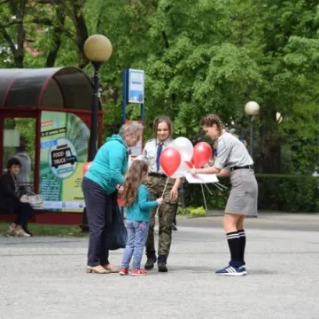 Dzień Flagi z harcerzami