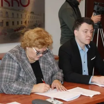 Dzwon zamiast butelkomatu?