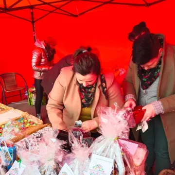 Zapachniało kolorową wiosną na parkingu przed Starostwem Powiatowym w Radomsku