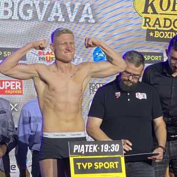 [WIDEO] Ceremonia ważenia zawodników przed galą Korner Radomsko Boxing Night