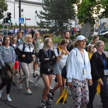 Podróż wiary. Pielgrzymi z Radomska w drodze na Jasną Górę