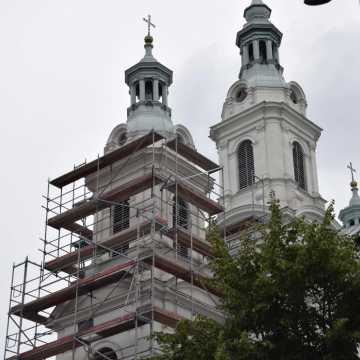 Kościelne wieże w renowacji