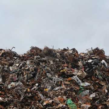 [WIDEO] Temat składowiska niebezpiecznych odpadów przy ul. Zgoda to już przeszłość