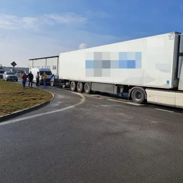 Trzy samochody zderzyły się na strefie w Radomsku