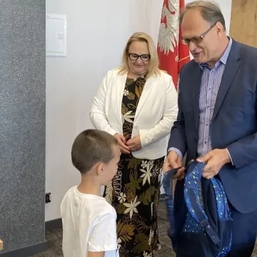 Energetyczne tornistry trafiły do pierwszoklasistów z Radomska