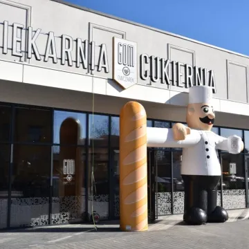 Kamieńsk z nowy centrum handlowym w centrum miasta