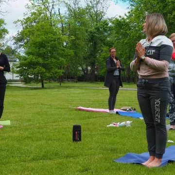 Mamy ćwiczyły jogę