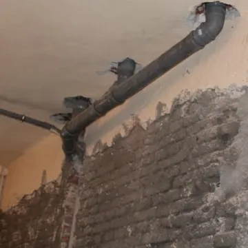  Pomimo wakacji w szkołach praca wre