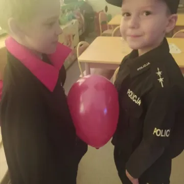 „Zerówiaki” z PSP 8 w Radomsku bawiły się na balu karnawałowym. Świętowały też dzień pizzy