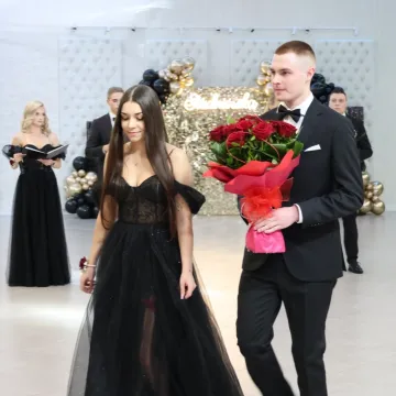 Studniówka uczniów „Drzewniaka” w Kobielach Wielkich