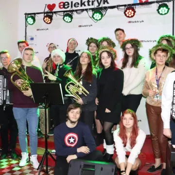 Elektryk - przy dźwiękach skrzypiec, janczarów i trąbek