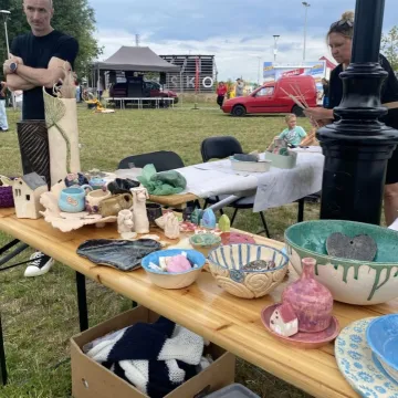 Twórcze chillowanie na Gliniankach. Piknik mimo kapryśnej pogody