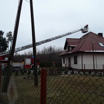 Bobry: pożar poddasza w jednym z domów. Możliwe podpalenie