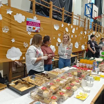 WOŚP 2023: W Gomunicach kwestuje m.in. wąż oraz legwan Stefan