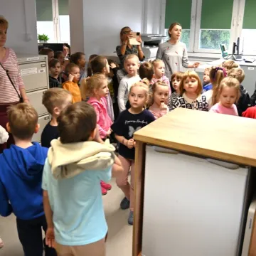 Przedszkolaki  z PP nr 10 z wizytą w Starostwie Powiatowym w Radomsku