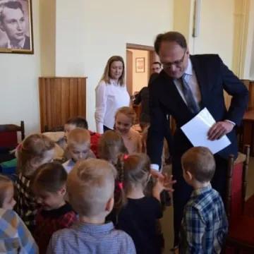 Przedszkolaki z wizytą w urzędzie miasta