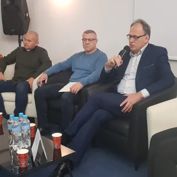 W Radomsku debatowano nad przyszłością starego basenu