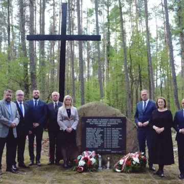 W Bąkowej Górze upamiętniono zamordowanych żołnierzy KWP