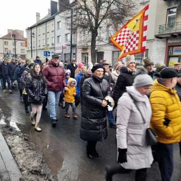 [WIDEO] Orszak Trzech Króli 2025 w Radomsku. „Kłaniajcie się królowie!”