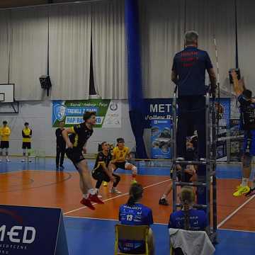 Emocje na parkiecie. METPRIM Volley Radomsko zwycięża ze Skrą II Bełchatów