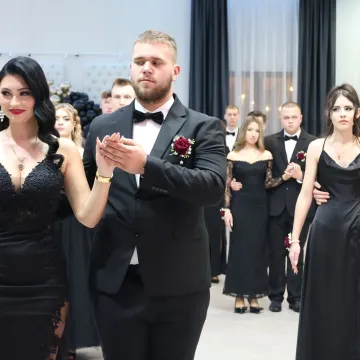 Studniówka uczniów „Drzewniaka” w Kobielach Wielkich