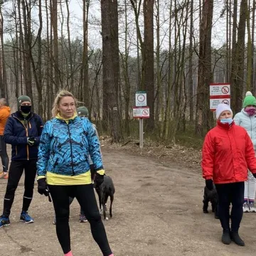 Radomszczańska odsłona Międzynarodowego Dnia Lasów. Wspólny spacer z RAS