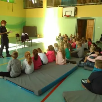 Policjanci uczą zasad bezpieczeństwa