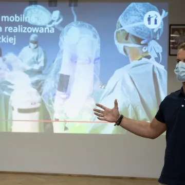 W szpitalu w Bełchatowie chirurgom pomaga robot