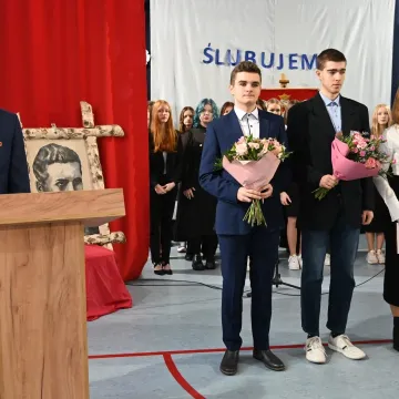 Pierwszoklasiści z II LO w Radomsku złożyli ślubowanie