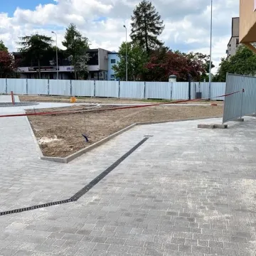 Zagospodarowanie skweru przy ul. Piastowskiej w Radomsku na ostatniej prostej