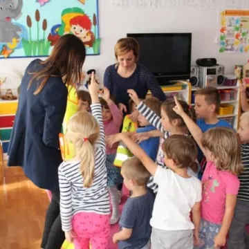 Strażacy szkolą przedszkolaków