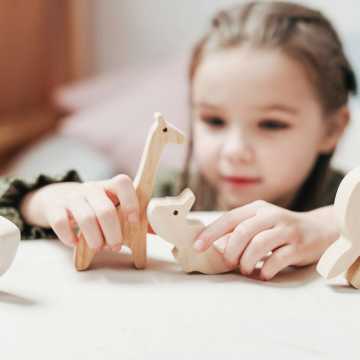 Zabawki z drewna - powrót do przeszłości czy modny trend?